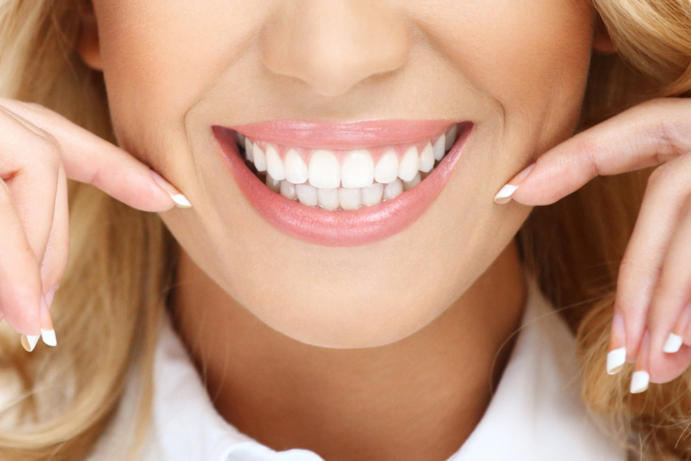 Transforma tu sonrisa con un cambio de imagen de sonrisa