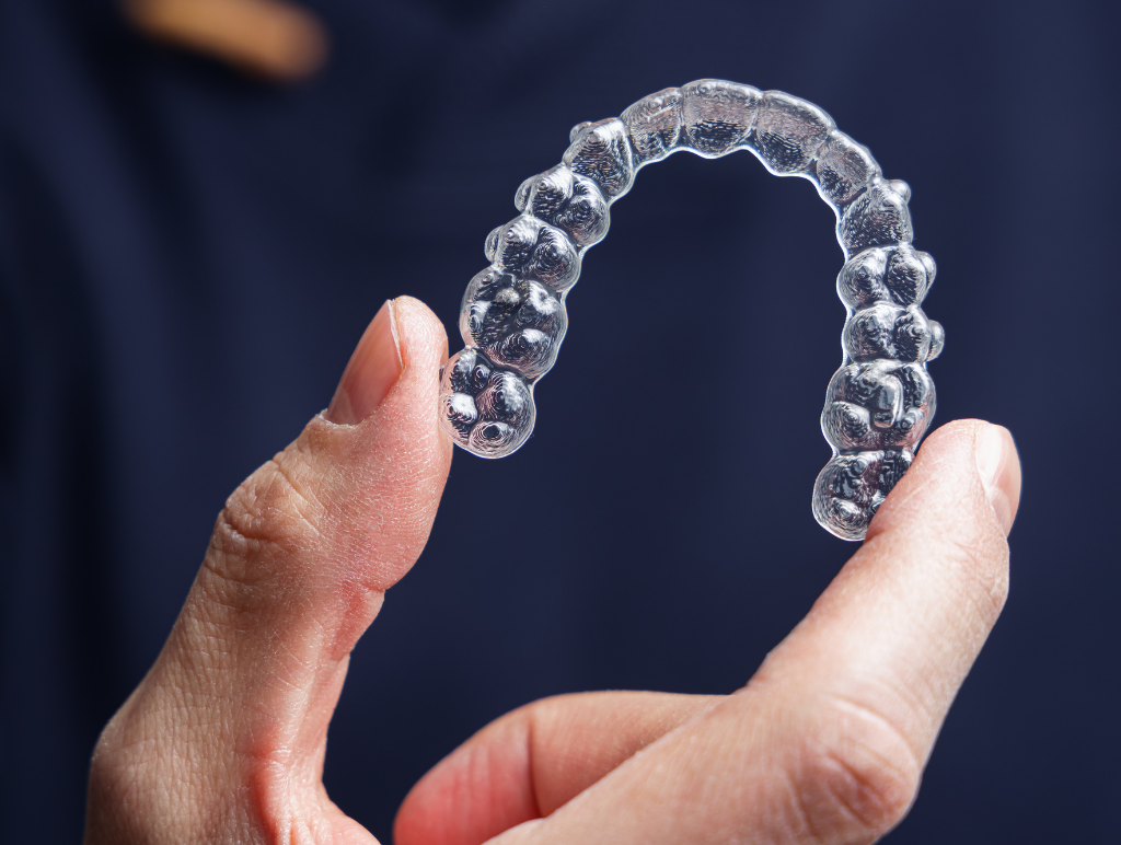 Consiga una sonrisa perfecta con Invisalign en Caring Family Dentistry